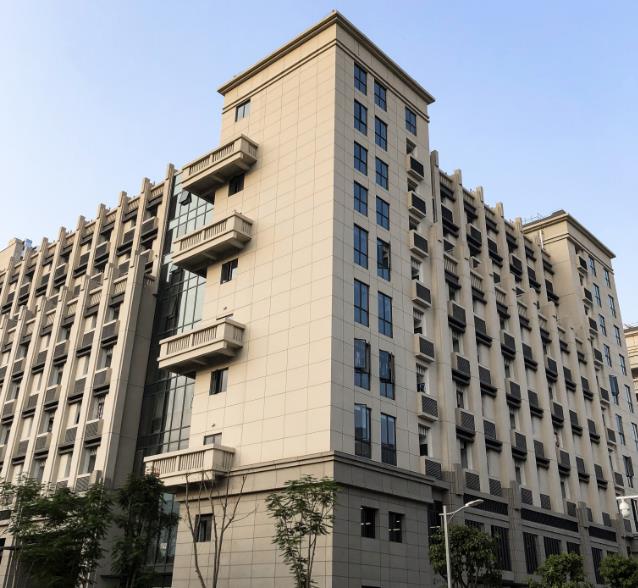 真石漆罩光面漆泛白怎么辦?